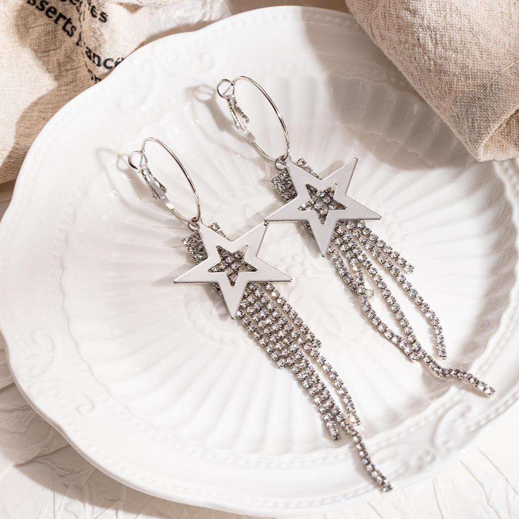 Exaggerated 3D Flower Pearl Earrings: Light Luxury, High-End Metal Style Studs