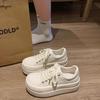 High-value platform white shoes 2025 new fashion commuting retro versatile light casual sports shoes