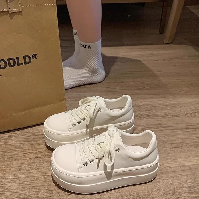 High-value platform white shoes 2025 new fashion commuting retro versatile light casual sports shoes