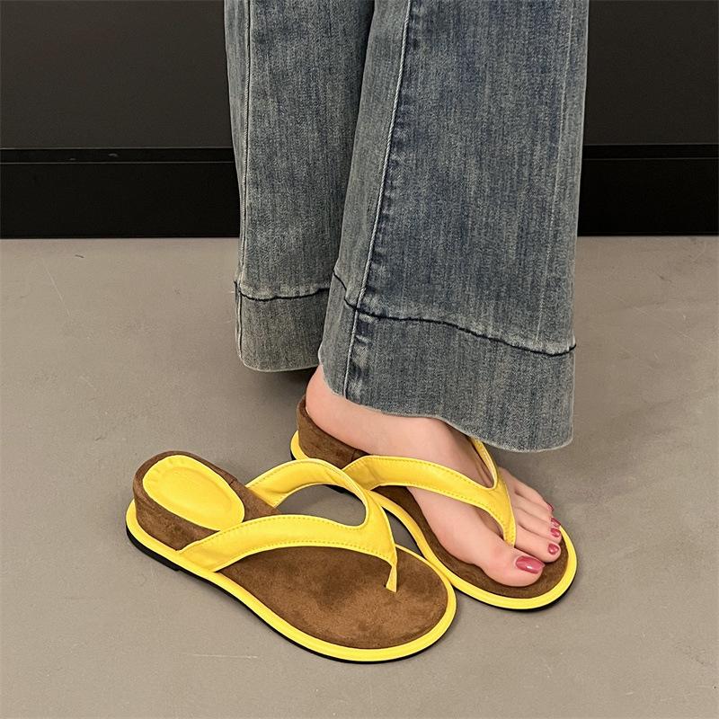 Popular black retro flip-flop heels slippers women's 2025 new summer wear with skirt non-slip French sandals