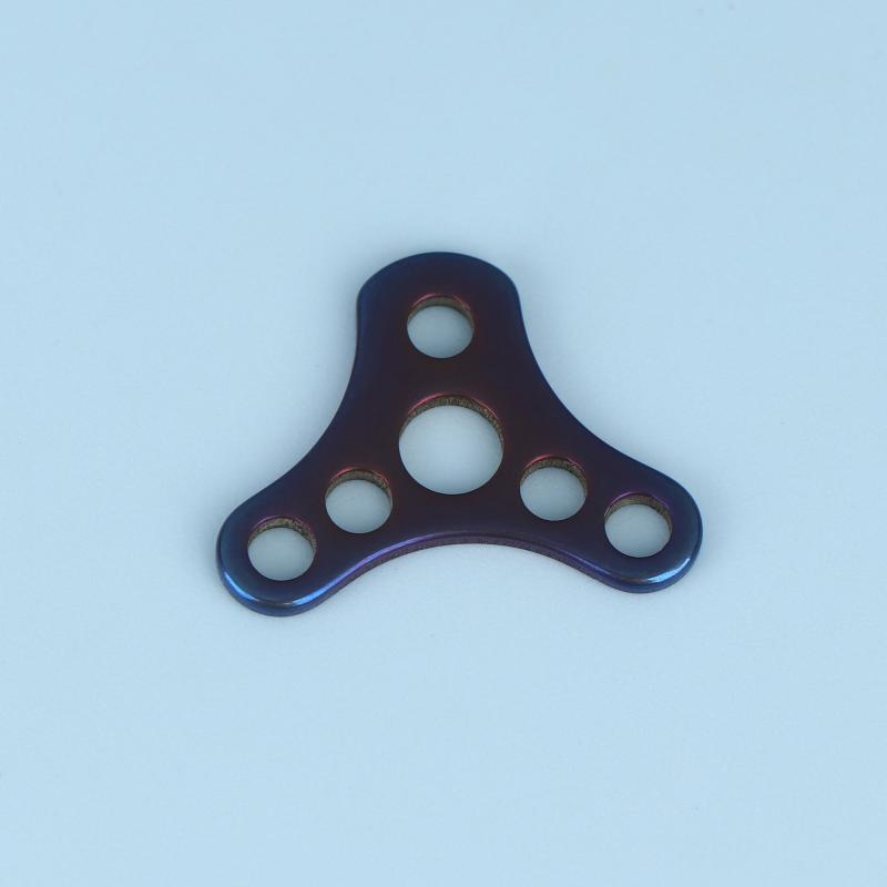 Stylish And Simple Titanium Alloy Accessories Edc Keyring Portable Multi-Hole Keychain Outdoor Tools