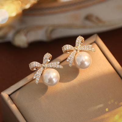 Light Luxury Niche Earrings, Japanese and Korean Exquisite and Sweet Pearl Stud Earrings, Fashionable Commuter Design Sense, Diamond-set Bow Earrings.