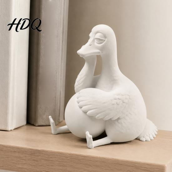 Cozy Cafe Window Displays Daydreaming Duck Figurine Minimalist Holding An Egg Sculpture Resin Matte Statues Animal Statue Creative Desktop