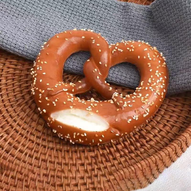 Artificial Bread Simulation Food Model Fake Bagel Home Decor Cake Shop Bakery Window Display Photography Props Heart Shape