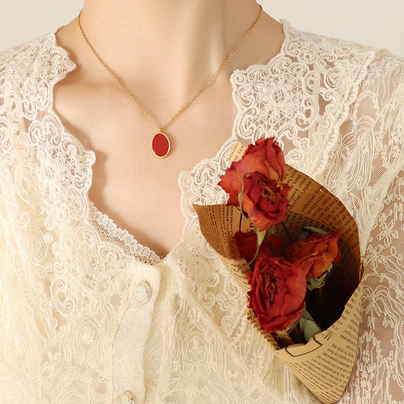 French Retro Non-Fading Elegant Temperament Acrylic Oval Pendant Necklace Niche Design Jewelry