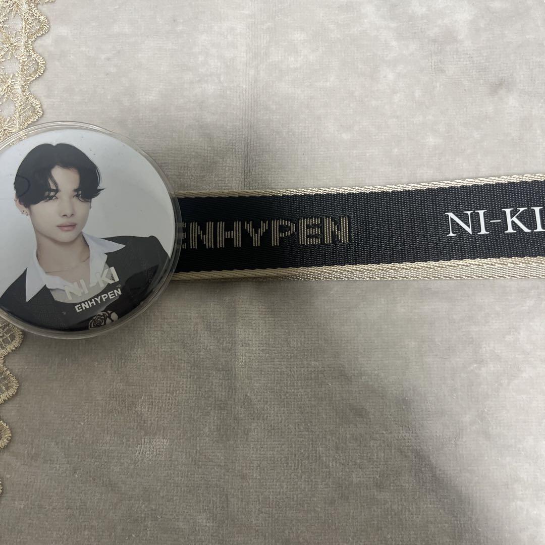 

[ИСПОЛЬЗОВАН] enhypen fate Niki набор значков для нескольких ремней
