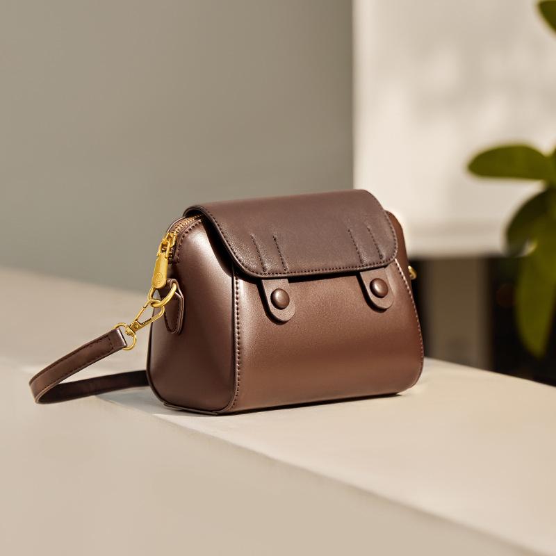 

Autumn Winter New 2025 Genuine Leather Women s Bag Fashion Cowhide Crossbody Bag Casual Versatile Flap Bag Multi-layer Women s Bag Upper Length22CM/Lower Le