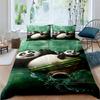 Das Bettwäsche-Set mit "Kung Fu Panda"-Aufdruck enthält einen Bettbezug und zwei Kissenbezüge und bietet Ihnen ein luxuriöses und komfortables