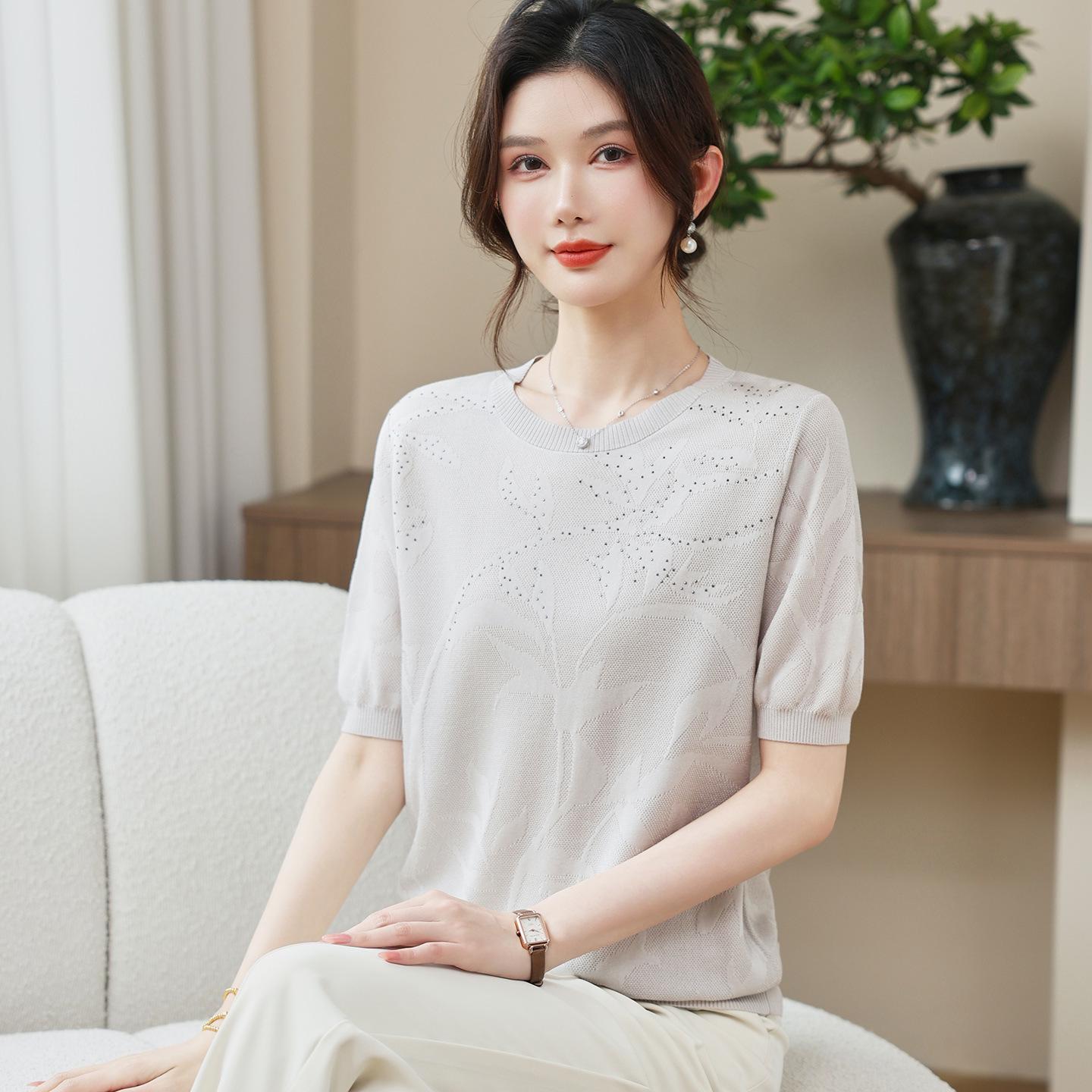 

Mom s 2026 Summer Ice Silk T-Shirt: Stylish & Age-Reducing Short-Sleeve Blouse for Middle-Aged and Elderly Women L (Recommended 40-50 kg) світло-сірий колір
