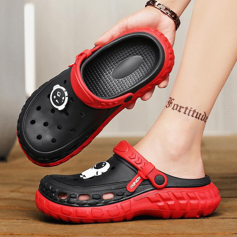 Step On Shit Hole Shoes Men Wear Platform Slippers Cartoon Astronaut Two-Color Outdoor Non-Slip Beach Sandals