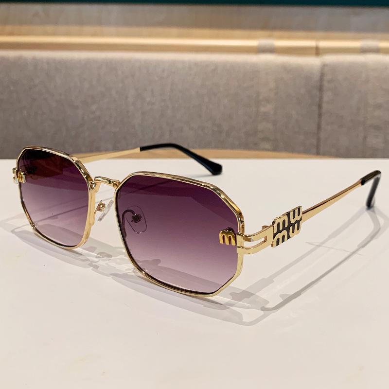 Occhiali da sole metallici poligonali con lettera da donna - Occhiali con protezione solare stile europeo e americano di alta gamma