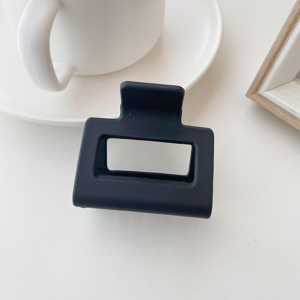 

Elegant Square Shape 5cm Hair Claw Clip For Women In Vintage Style Available In Matte Black Burgundy And Army Green Matte Black