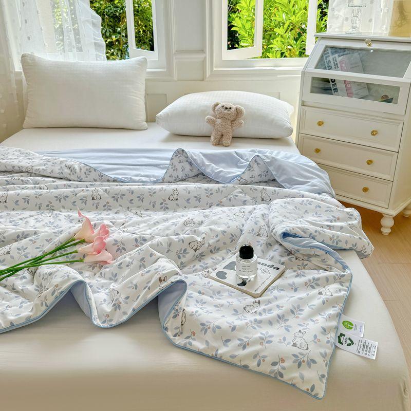 1Pcs Floral Pattern Quilt All-Season Comfort Machine Washable Polyester King Size Bedspread With Soft Liner Multipurpose Blanket