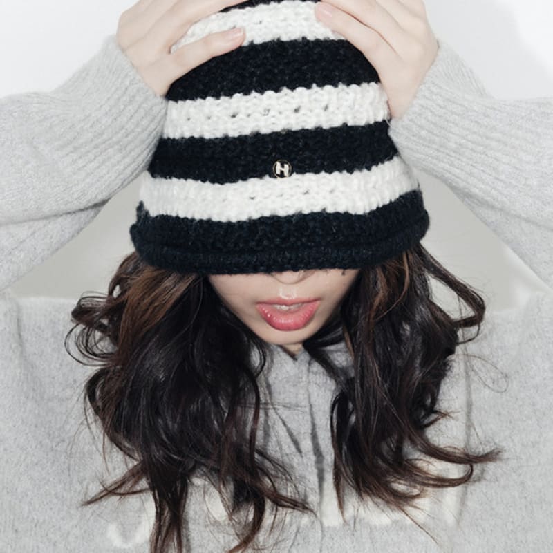 

HIGHSCHOOLDISCO Striped Logo Knit Bucket Hat_White/Black free