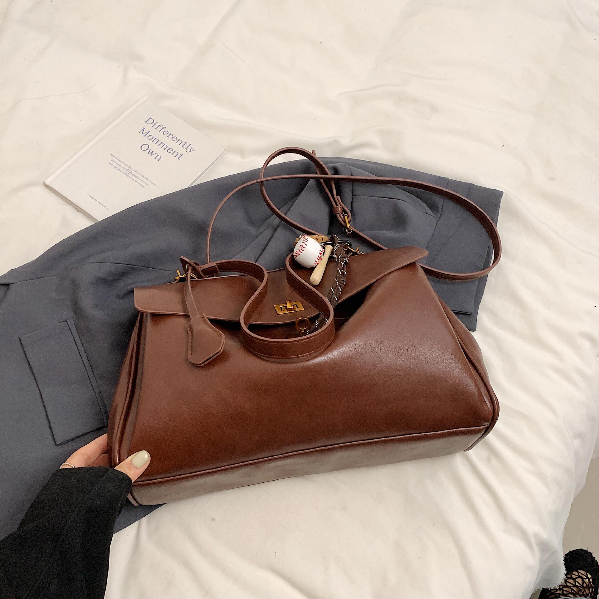 

2024 Kelly Rodeo Large Capacity Commuter Tote - Versatile, Trendy Shoulder Handbag Without keychain темно-коричневого кольору