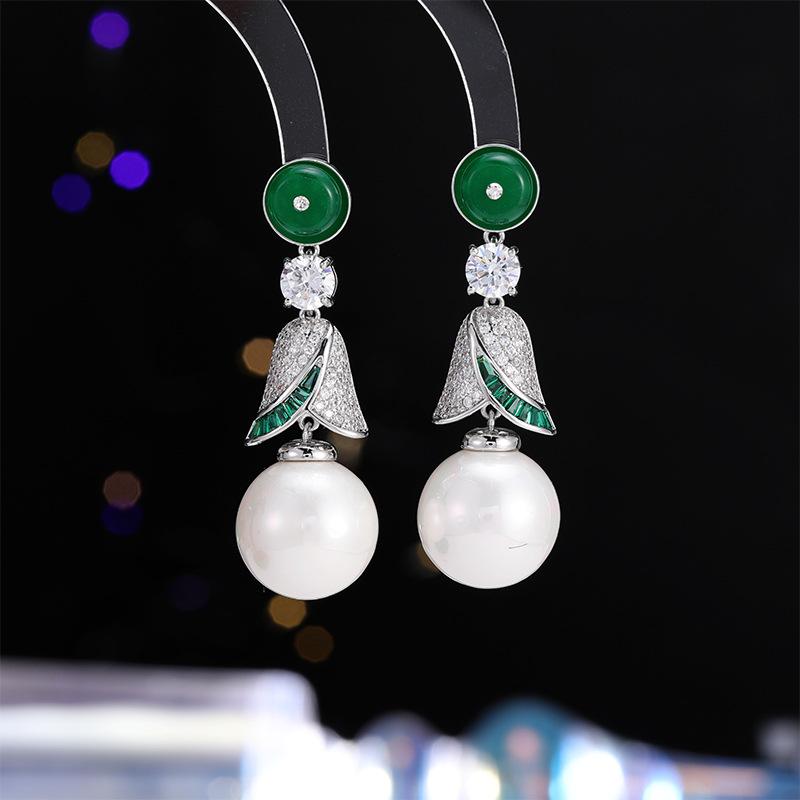 Women's Light Luxury Design Elegant Imitation Pearl Pendant Earrings Fashionable And Versatile Niche Design Earrings