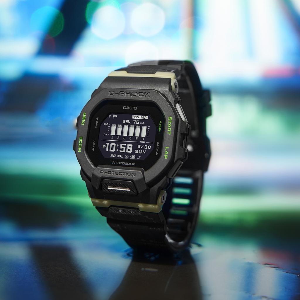 Casio G-Squad Series City Night Run Bluetooth Step Tracker Smart Training Monitor LED Light Quartz Movement Resin Strap Watch GBD-200LM-1PRT