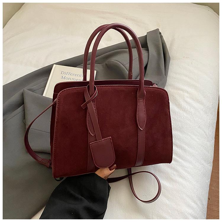 

2025 осень и зима новая ретро портативная сумка-саквояж корейская версия большая вместимость на плечо мессенджер модный портфель женщины бордовый