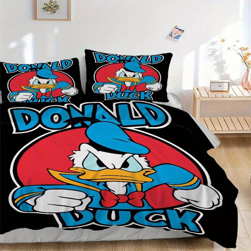

3pcs Angry Donald Duck Printed Quilt Set, Includes 1 Quilt Cover and 2 Pillowcases, Machine Washable, Suitable for All Seasons.W002 135x200cm