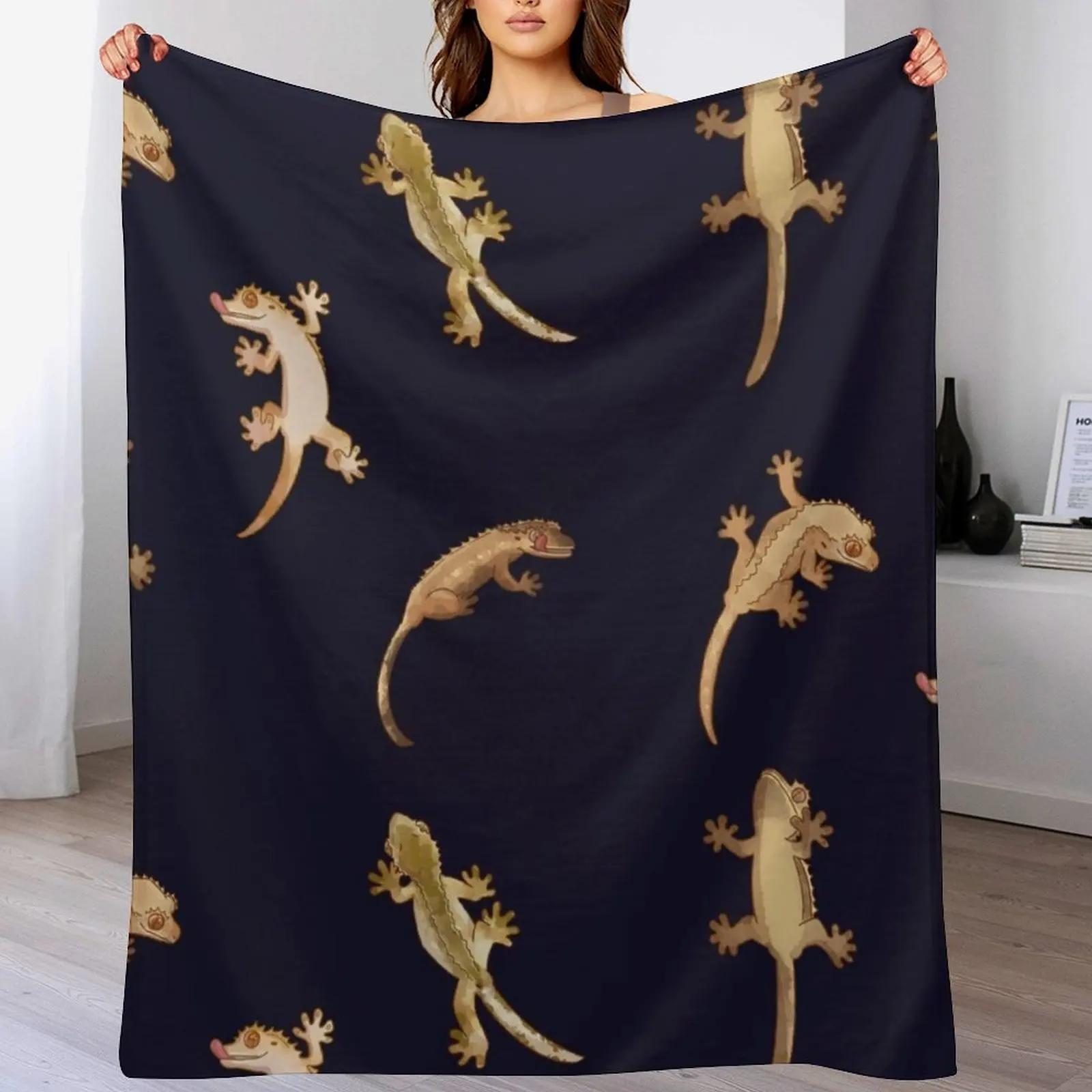 cute little crested geckos Throw Blanket Cozy Napping Blanket Gift for Mom Dad 102x76cm(40x30in)
