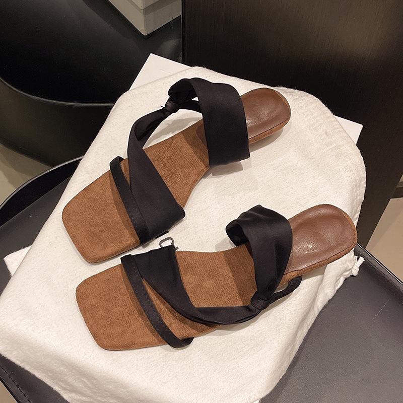 Temperament suede square-headed fairy open-toed slippers female 2025 spring new outer wear Korean version retro Spice Girl cool slippers