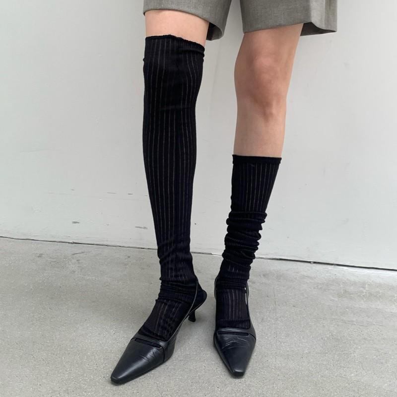 

Korean version of the summer new 2025 niche retro versatile stiletto high-heeled kitten and simple leather square head sandals 40