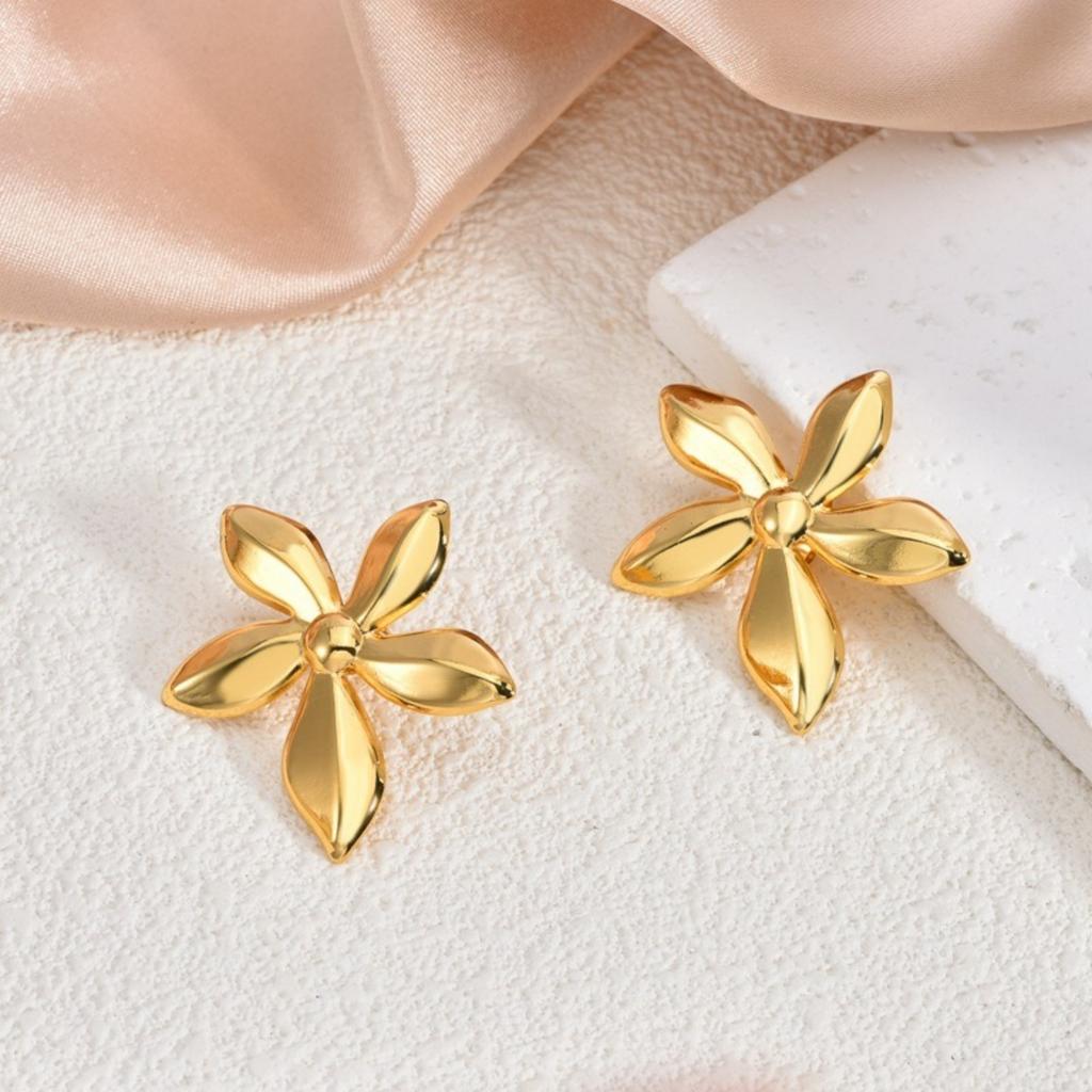 1 Pair Stylish 18K Gold Plated 304 Stainless Steel Ear Post Stud Earrings Heart Flower Butterfly Starfish For Women Gift