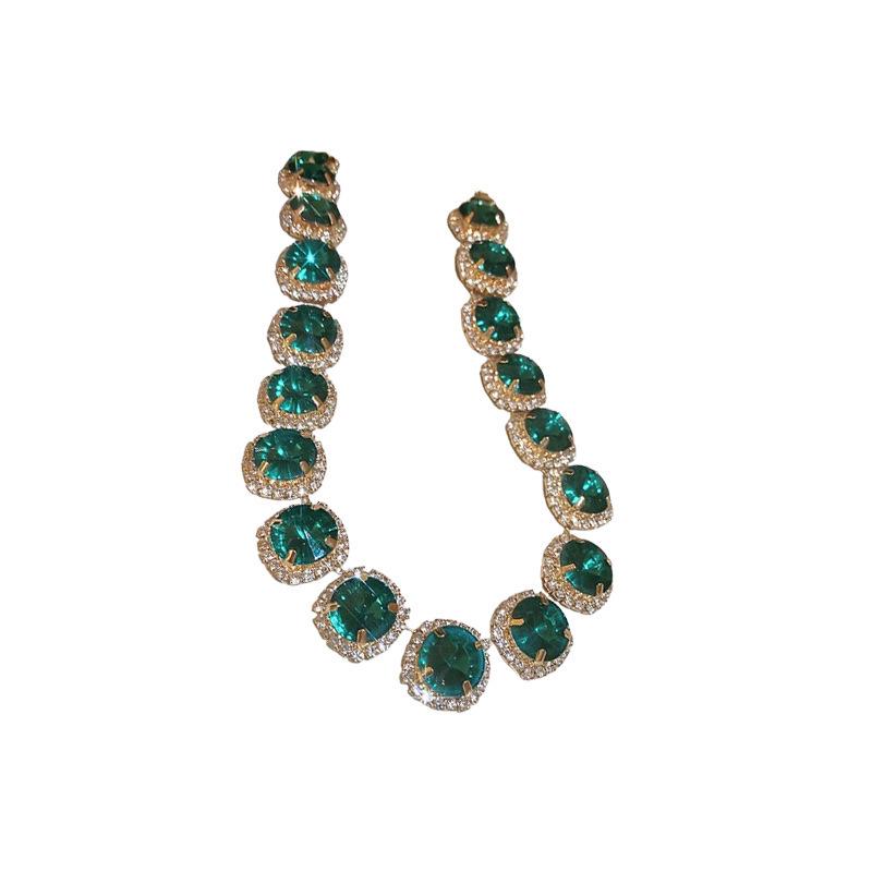Runder Blumenschmuck-Set mit Ohrringen und Halskette mit quadratischem Diamant-Inlay - Luxusschmuck für Damen