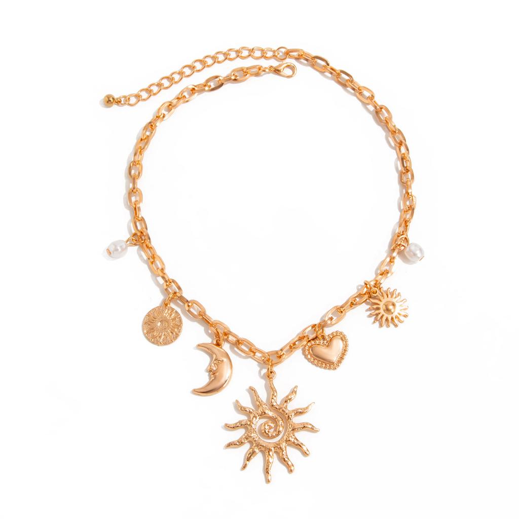 Vintage Relief Portrait Crescent Moon Pendant Necklace Female, Personalized Metal Chain Imitation Pearl Collarbone Chain