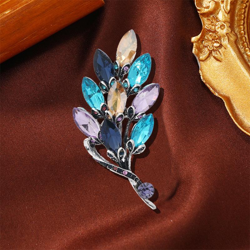 SKEDS Elegant Women Men Fashion Full Crystal Butterfly Flower Brooches Badges Shiny Boutique Decoration Rhinestone Pins Jewelry