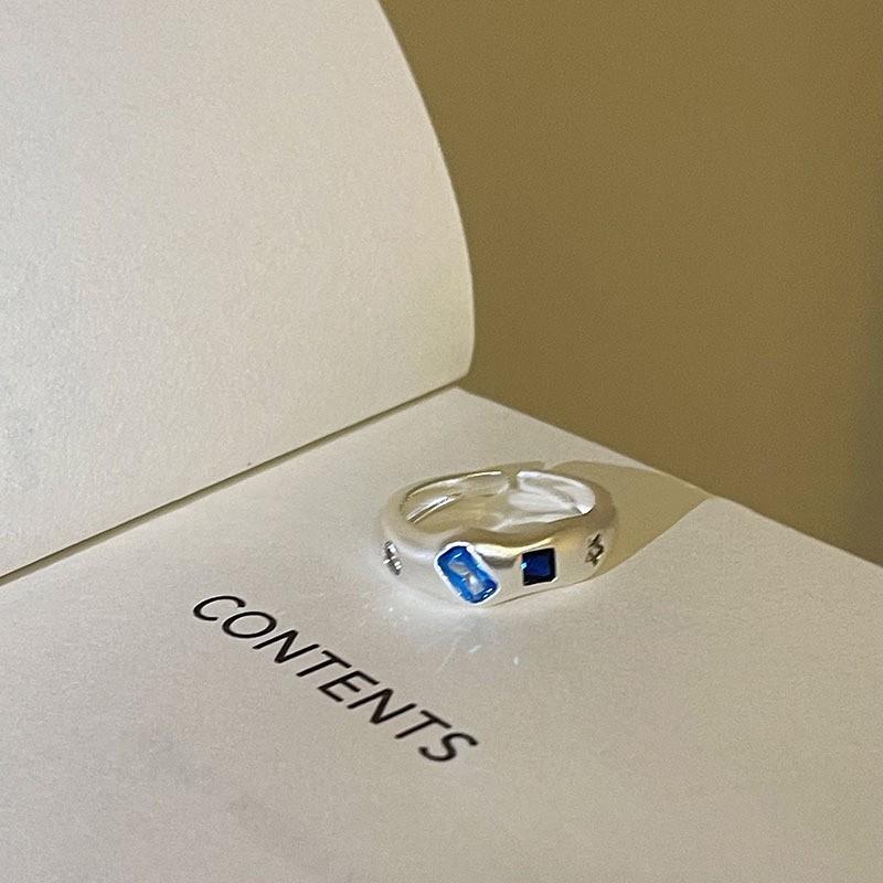 Layer Fashionforward Double Ring With Stunning White Shell Detail And Adjustable Size