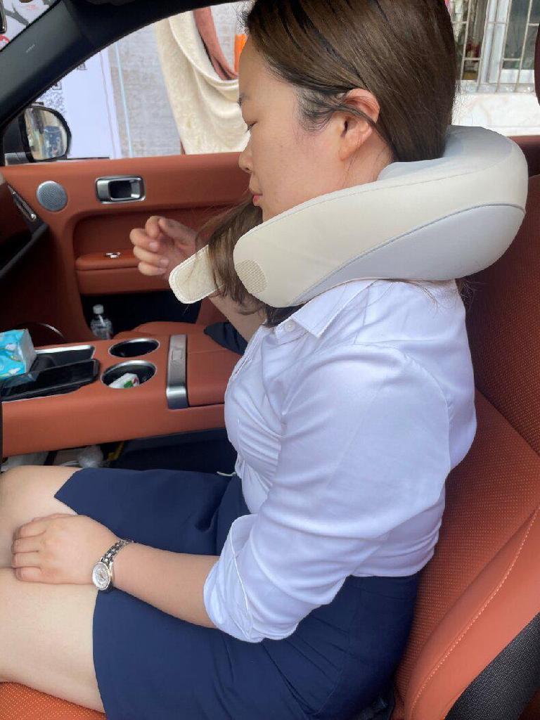 Portable Neck and Shoulder Kneading Massager with Heat Therapy