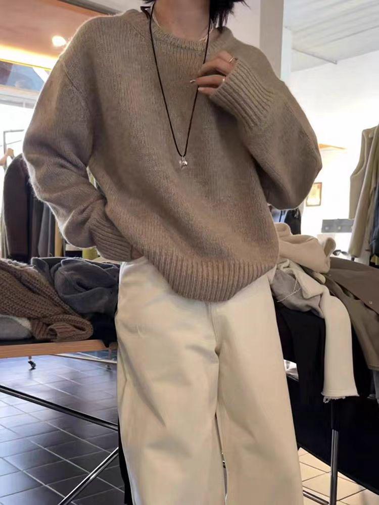 Women's Wool Round Neck Sweater - European Style, Soft Thick Knit for Autumn/Winter.