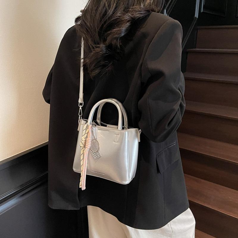 Versatile Fashion Handbag New Casual Messenger Bag Women's Shoulder Portable Bucket Bag