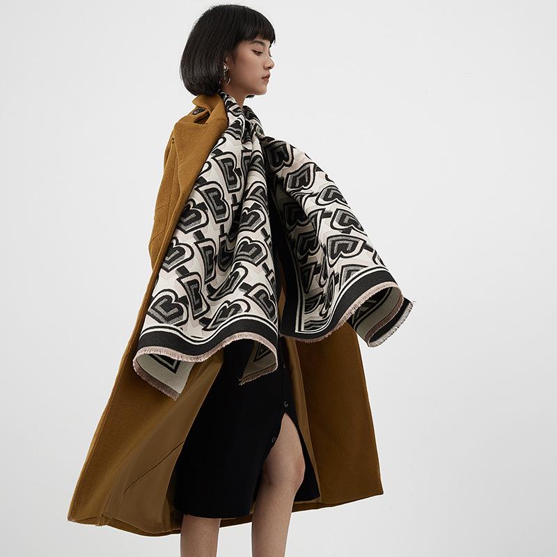 Winter Warmer Buchstaben Doppelzweckschal Damen Vielseitiger Kälte- und Winddichter Schal Imitation Kaschmir Ausländischer Stil Mode Druck Schal