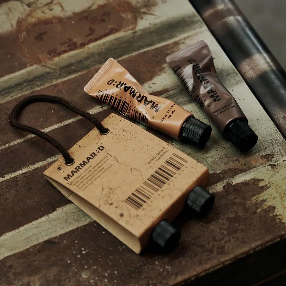 MARMAR;D Woody Zestaw dwóch kremów do rąk (Hinoki 50 ml + Drewno skórzane 50 ml)