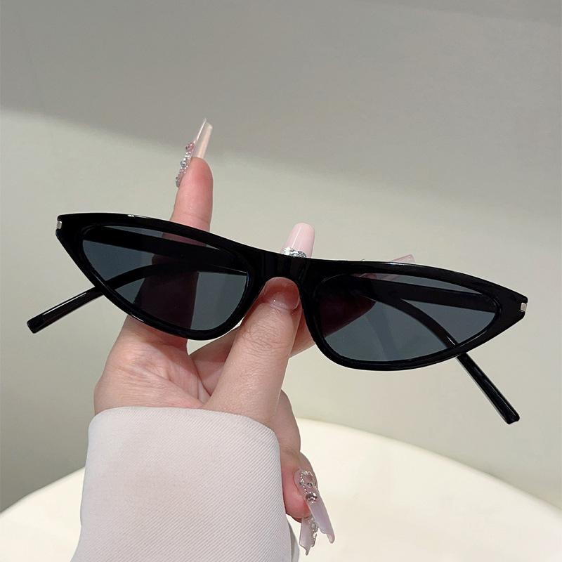 New Rivet Vintage Triangle Cat Eye Sunglasses Women For Men Luxury Brand Designer Sun Glasses Punk Popular Hip Hop Eyewear Uv400