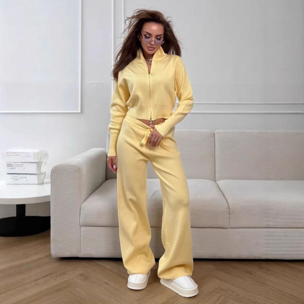 Women's Relaxed Fit Two-piece Knit Tracksuit Long Sleeve Zip Up Knit Top Drawstring Waist Wide Leg Pants