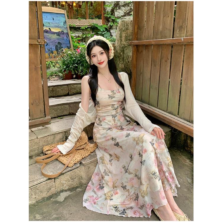 Chic and Feminine Sleeveless Maxi Dress with Floral Print and Waist Cinching