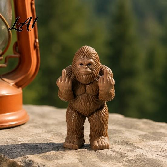 Conversation Starter Desk Decor Mini Monkey Figurine Funny Resin Frog Statue with Middle Finger Gesture Sarcastic Unique Birthday Gift Ideas