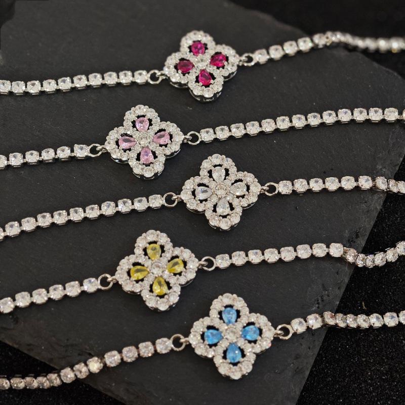 Bracelet Loop Four-Leaf Clover Bracelet Women'S Light Luxury Niche Full Of Diamond Snowflake Hand Jewelry Cold Wind High Sense
