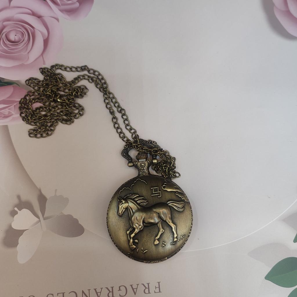 Hollow Out Horse Vintage Carved Quartz Pocket Watch Clock Fob With Chain Pendant Necklace Gifts Relief Watch With Numerals