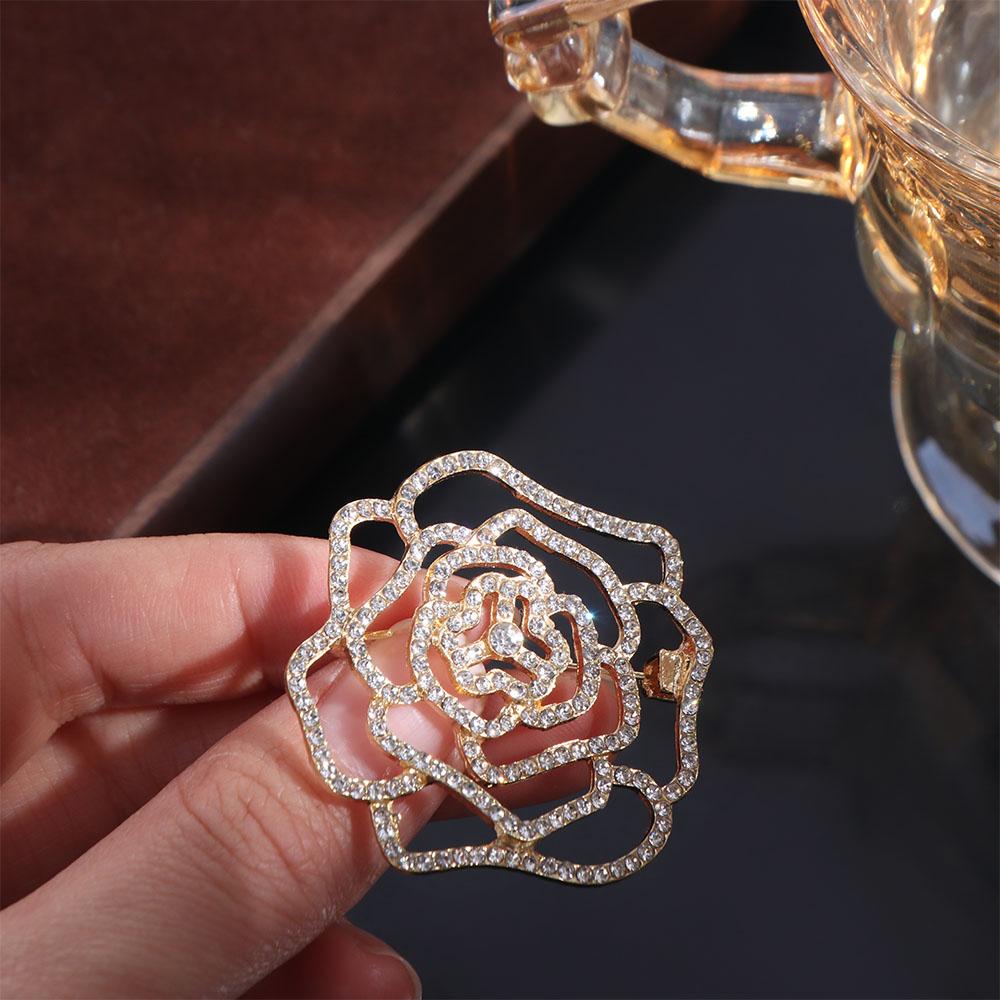 Korean Style Suit Collar Pin Badge Rhinestone Brooch Personality Hollow Camellia Brooch  Women