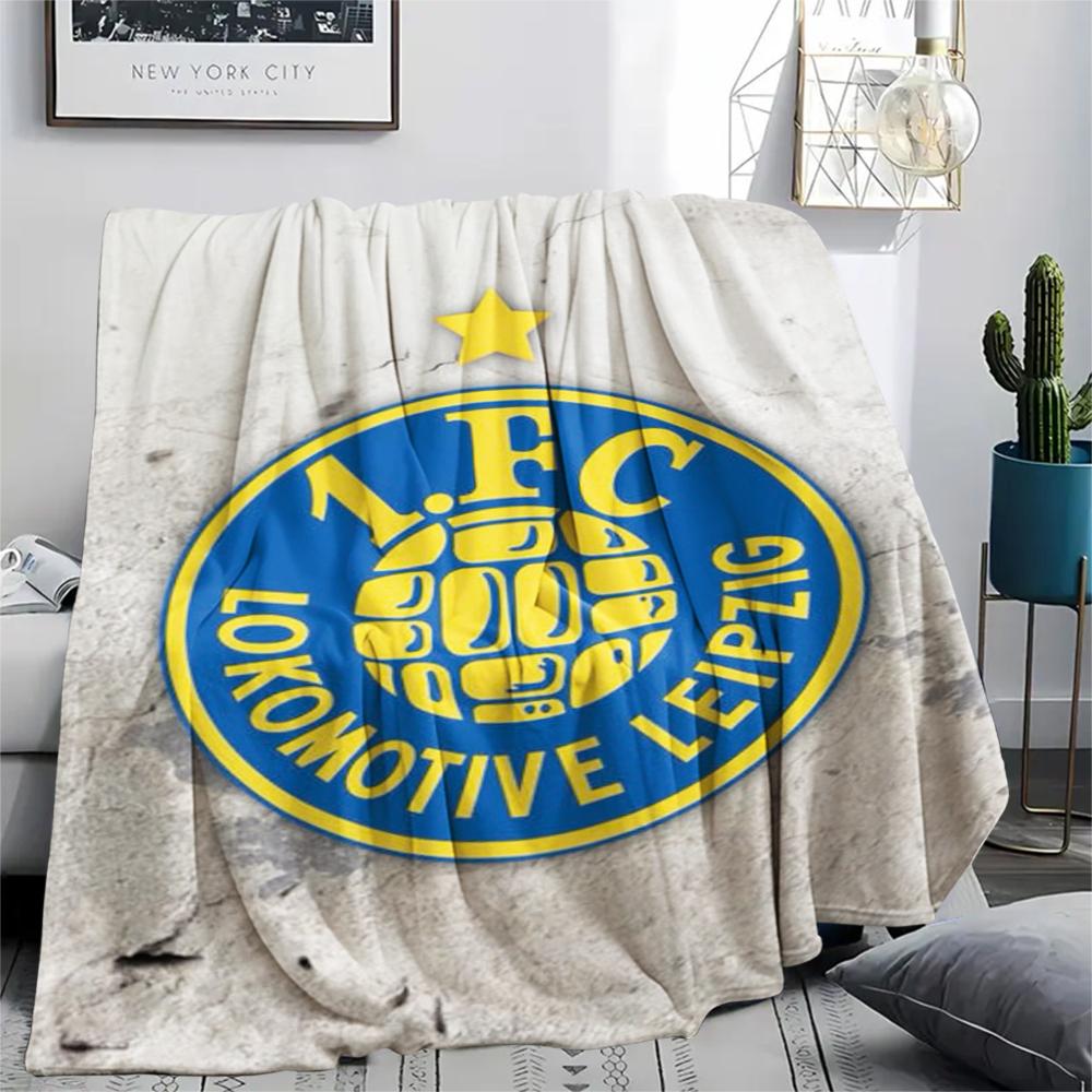 Koc flanelowy z nadrukiem Lokomotive Leipzig, Wysoka jakość, Wygodny na wszystkie pory roku, Wystrój domu, Ciepło i komfort, Idealny na prezenty świąteczne71