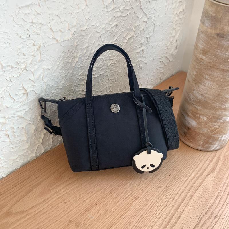 

New fashionable versatile small bag, shoulder portable messenger bag, light bag, men s and women s versatile niche чёрный