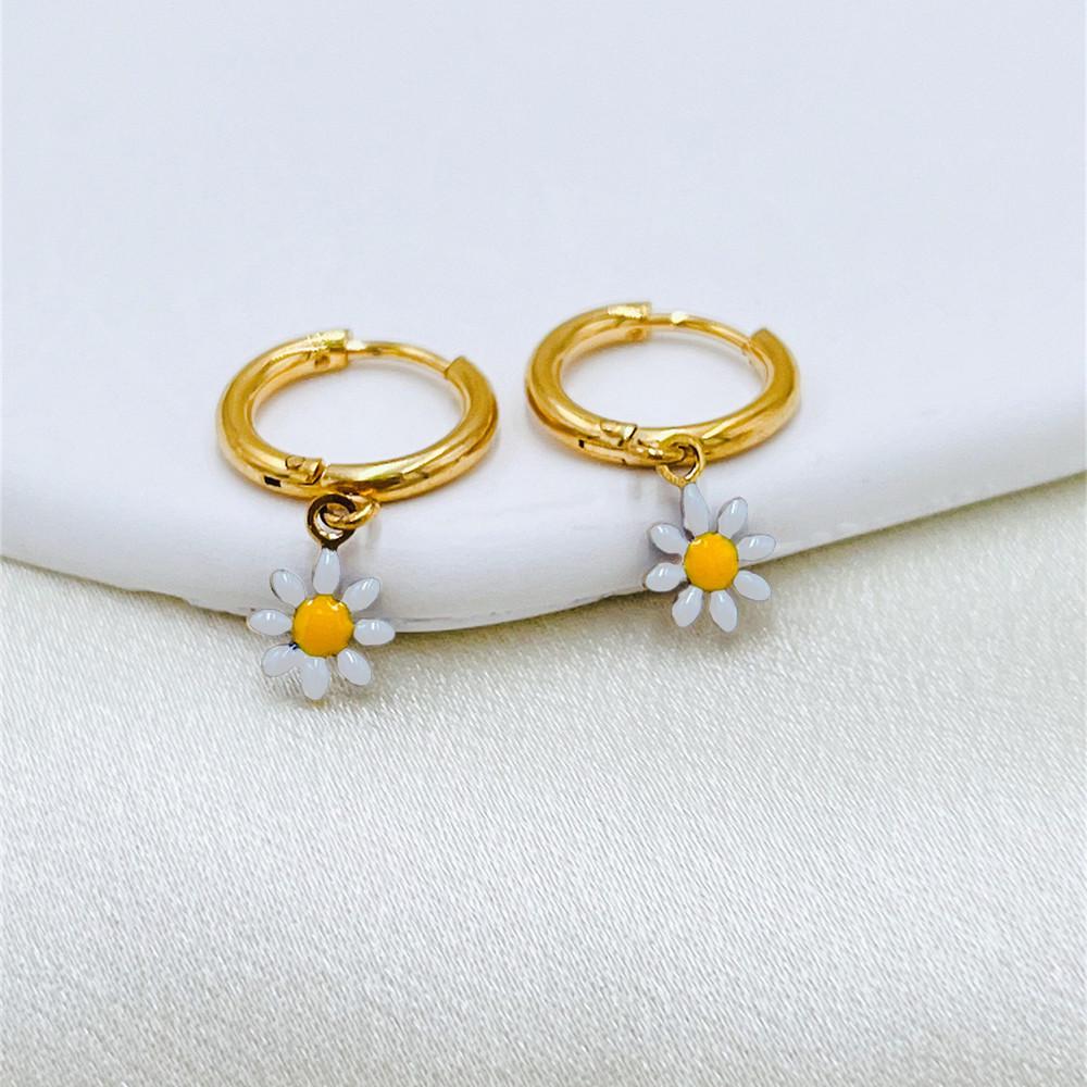 Korean and Japanese-Inspired Colorful Daisy Earrings: Simple Titanium Steel Design for Women