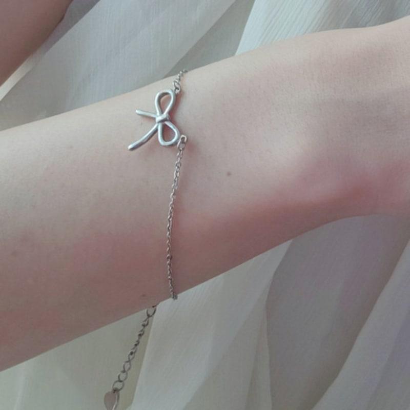 L’OMBRILLANT Simple Ribbon Surgical Bracelet