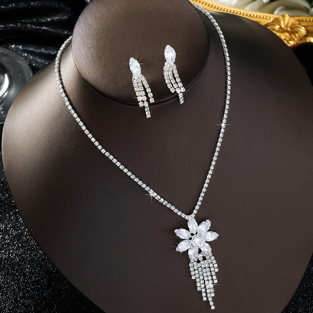 3PC Women's Fashion Water Diamond Claw Chain Flower Necklace Earring Set, Suitable for Wedding, Party, Festival Gifts