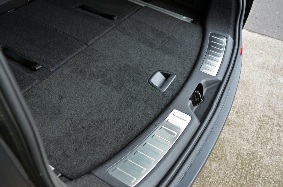 

Накладка на задній поріг (2 шт, нерж) для Land Rover Discovery Sport