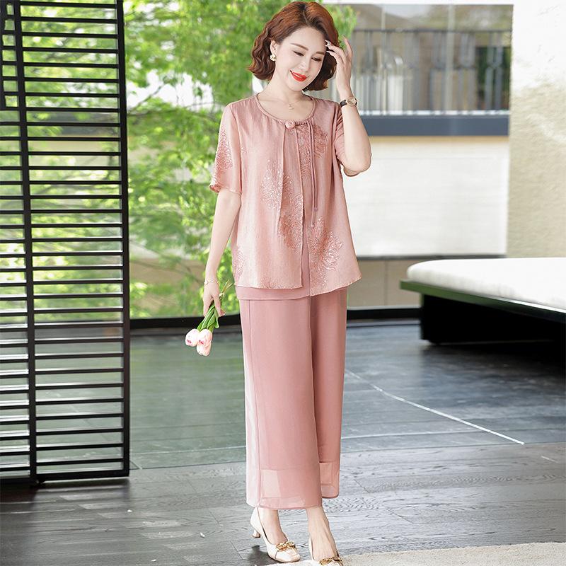 

Elegant Summer Two-Piece: Stylish Short-Sleeve Top and Pants Set for Women Over 50 3XL - Suggested for 125-135 jin рожевий